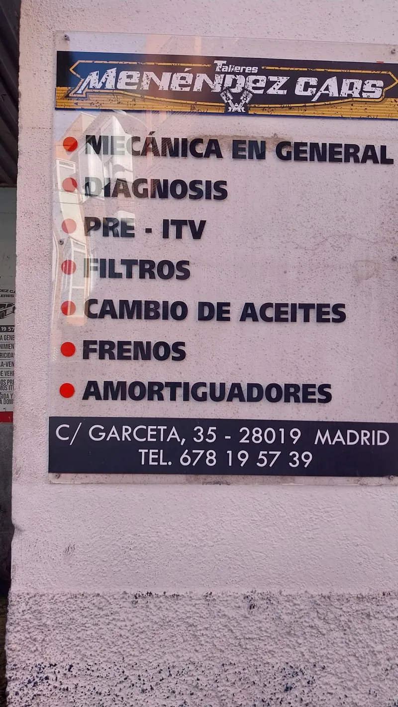 Cartel con la lista de servicios del taller